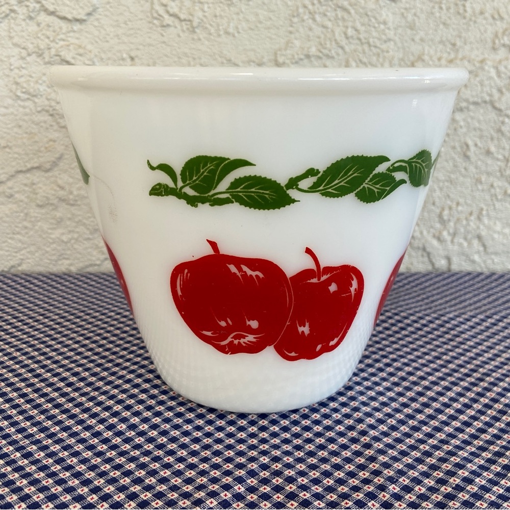 MCM Hazel Atlas White Splash-Proof Mixing Bowl - Apple Design - Picture 3 of 14